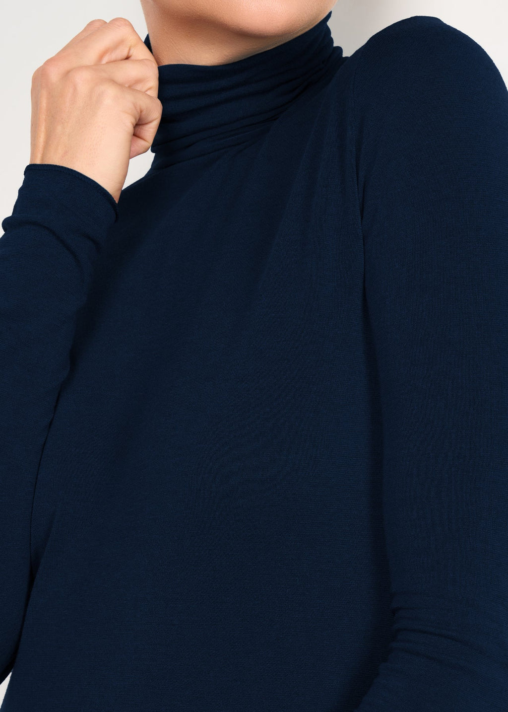 MAGLIA LEGER CON CACHEMIRE COLLO ALTO
